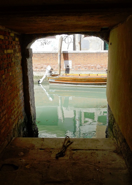 Entrance of the watergate to the Rio Santa Margarita, from the Sotoportego e Corte de le Carozze, 2012